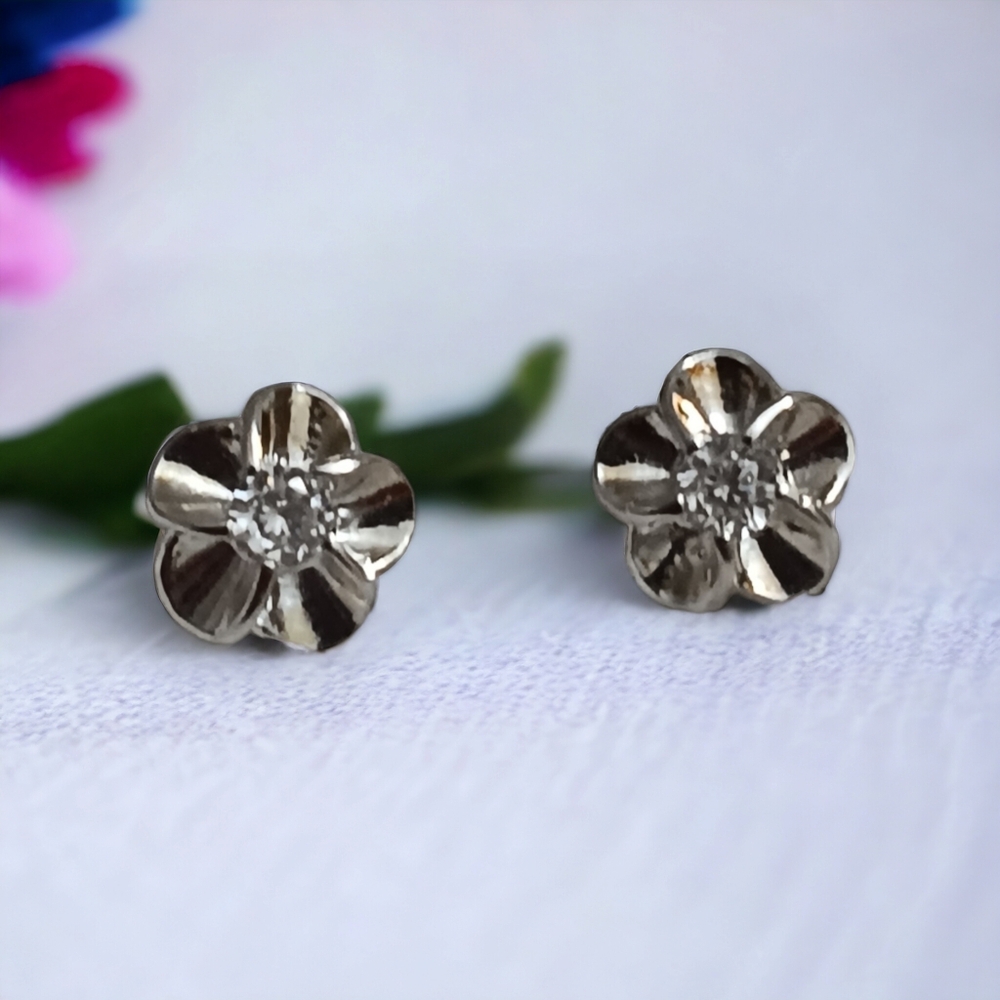 🌟3/$15 Hibiscus Flower and Rhinestone Silver Earrings